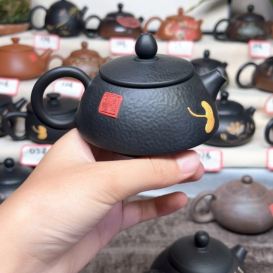 尹*某120毫升微微瑕纯手工锤纹堆雕彩绘短嘴石瓢壶