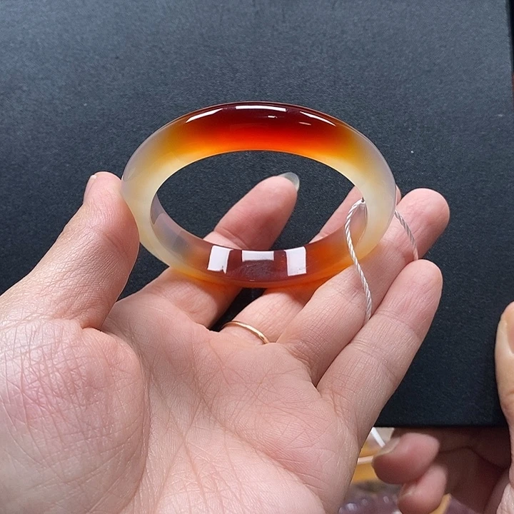 J***J玛瑙/玉髓未镶嵌手镯52.4两天鉴赏