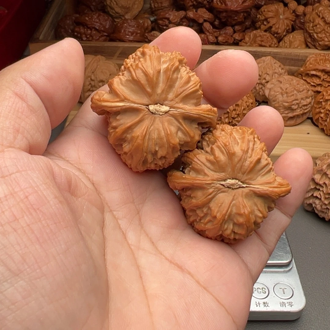 D***人文玩核桃把件白狮子