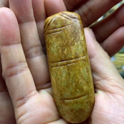 【闪购商品】未镶嵌岫岩河磨玉（透闪石质玉）把件