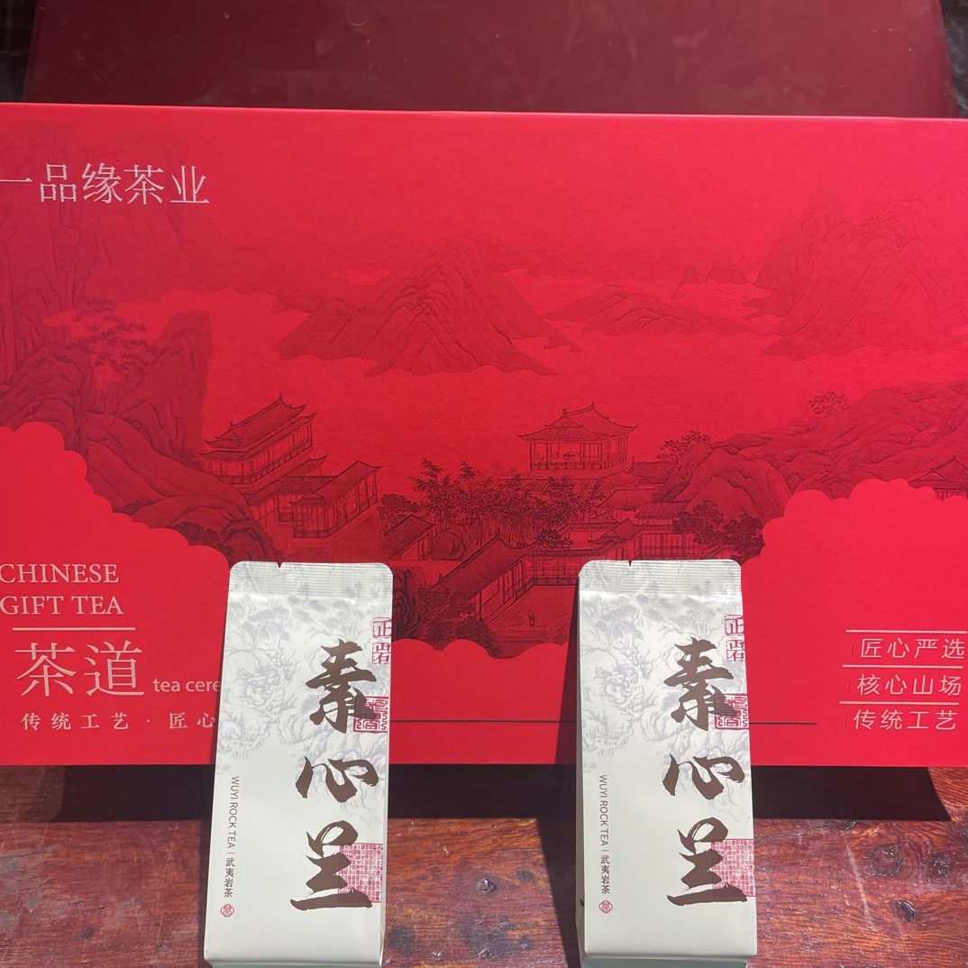 送礼推荐：素心兰岩茶 香气幽雅而浓郁，花果香四溢，口感醇厚