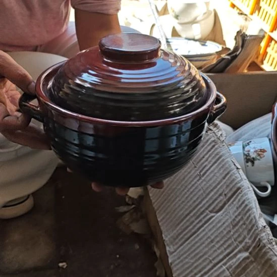 库存微瑕铁红釉砂锅一个中