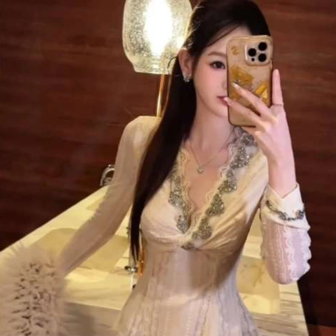 秋冬法式重工镶钻V领蕾丝修身显瘦气质女上衣