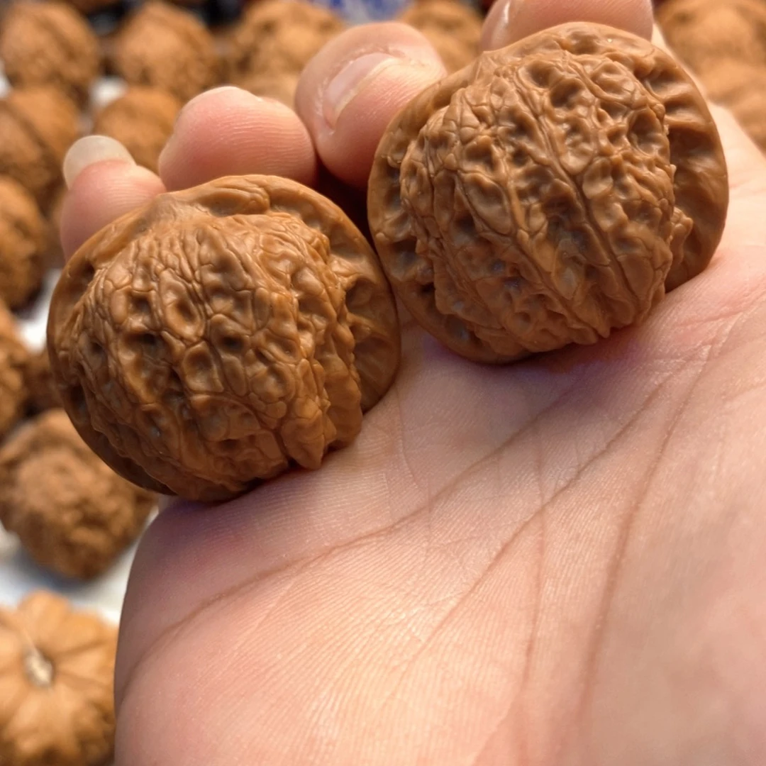 【闪购商品】文玩核桃把件36尺 血麒麟 32