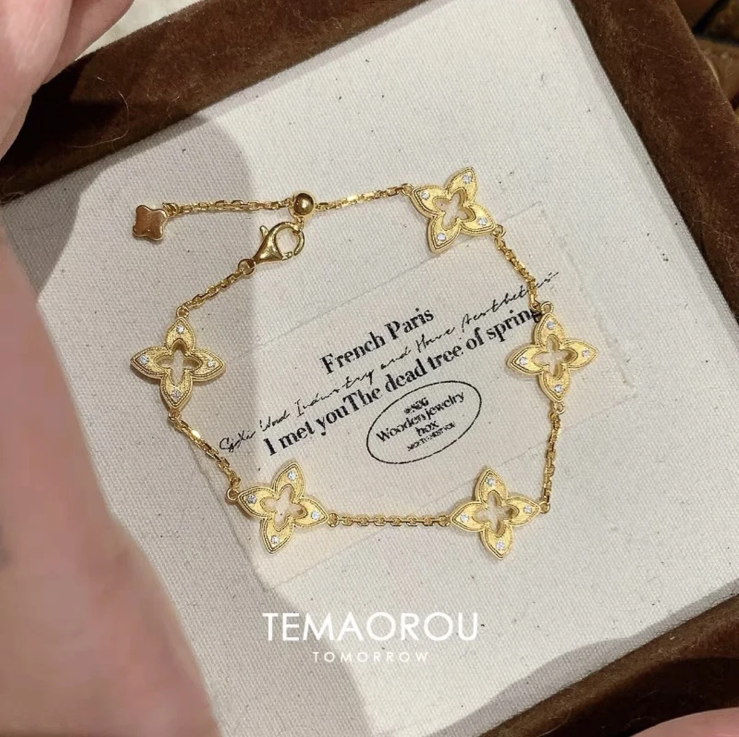 钛钢手链 镂空四叶草手链