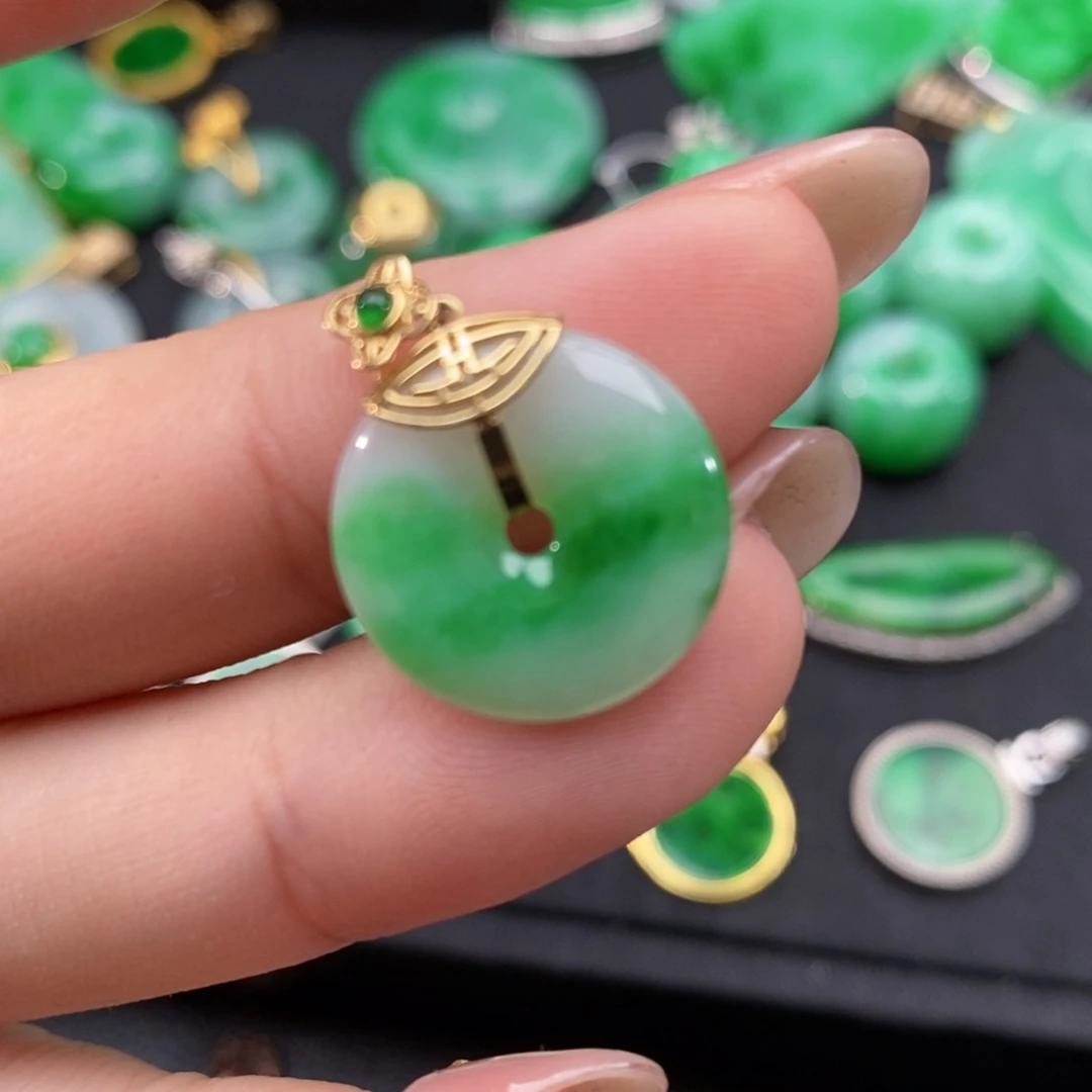 翡翠颈饰18K金镶嵌木****A翡翠