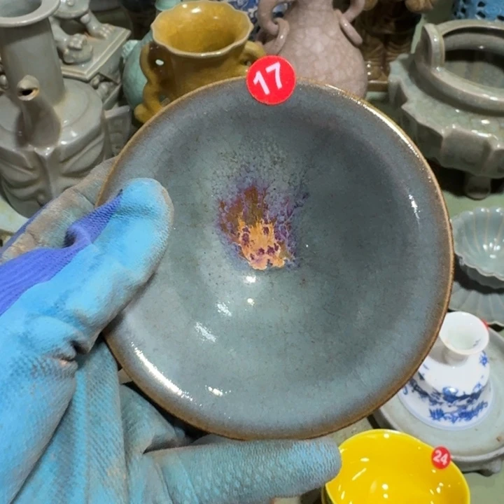 摆件底部有裂瓷器瓷器