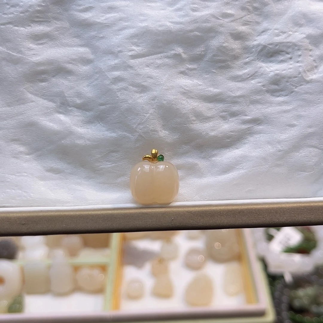 和田玉18K金镶嵌颈饰