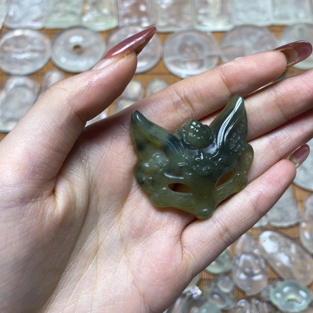 未镶嵌蛇纹石玉颈饰