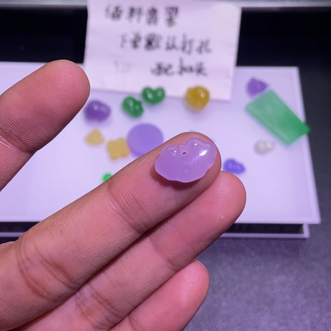 翡翠未镶嵌颈饰吊坠
