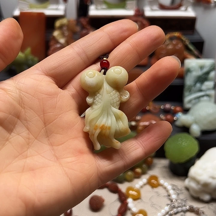 蛇纹石玉未镶嵌吊坠