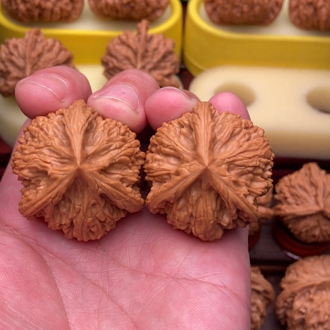 可***朔文玩核桃把件粗筋三棱40