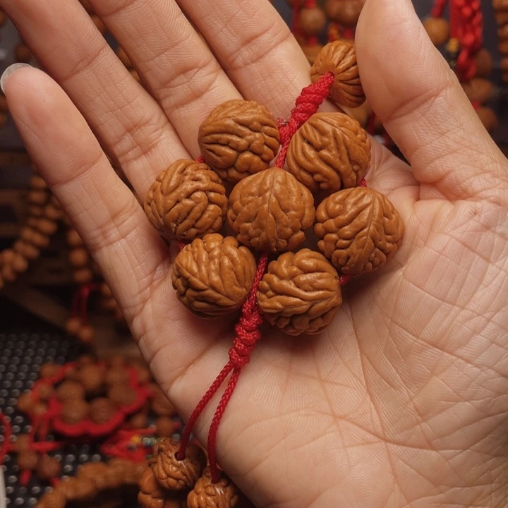 木质类龙纹桃枭挂件