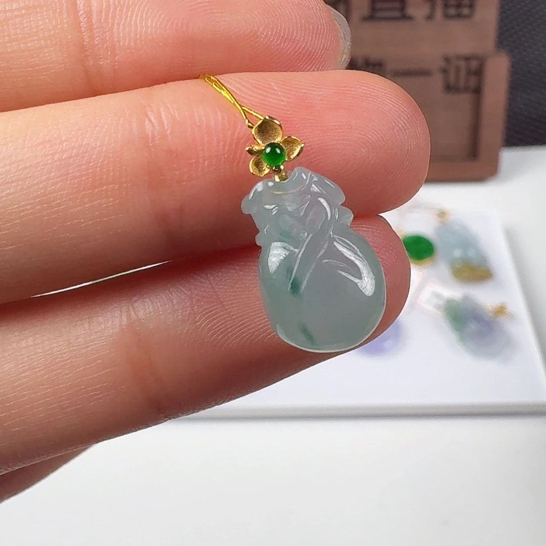 翡翠18K金镶嵌颈饰