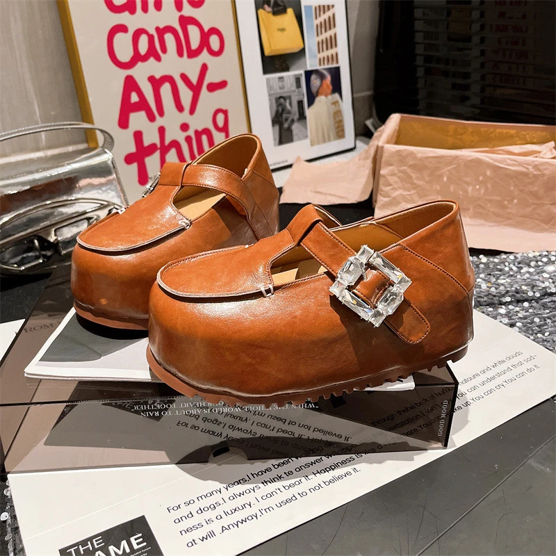 卡皮巴拉全包大头勃肯鞋女一字玛丽珍小个子厚底松糕水钻包头凉鞋