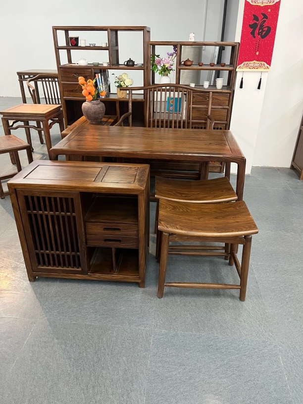 一张1.4米阳台桌，一个大婵椅，两个马鞍凳，一个推拉双抽茶水柜