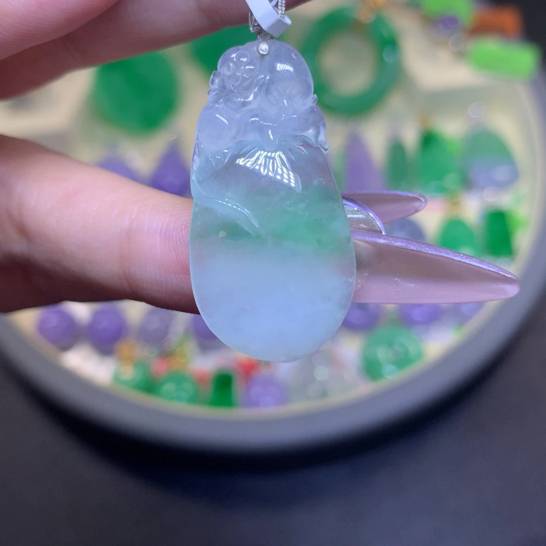 翡翠18K金镶嵌颈饰