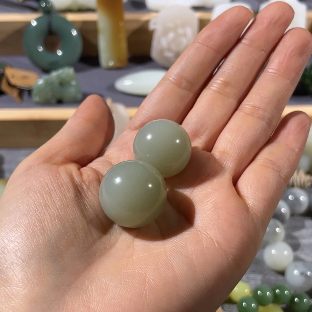 R***Y和田玉未镶嵌挂件一对