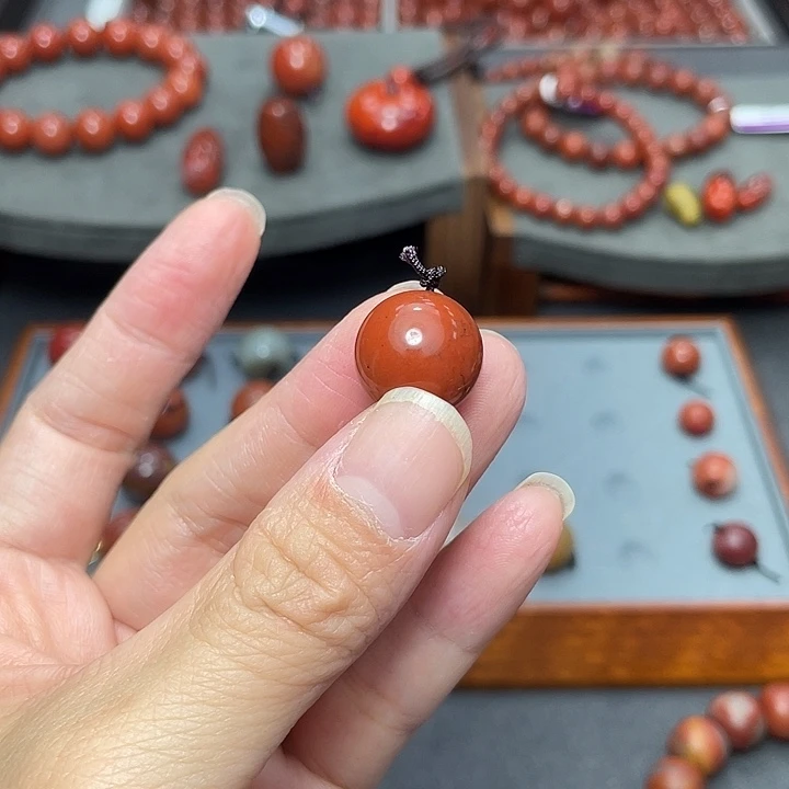 南红玛瑙单珠15mm多样性发未镶嵌