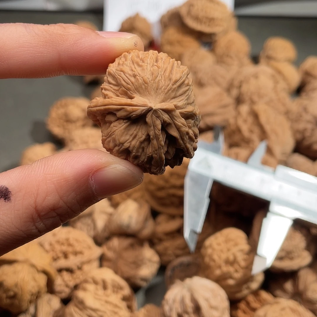 文玩核桃吊坠不****选白狮子三愣