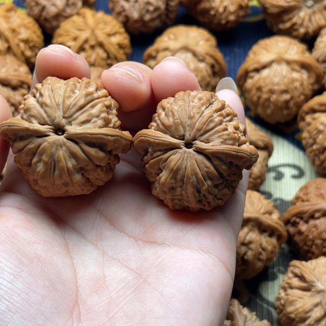 文玩核桃吊坠莲花38