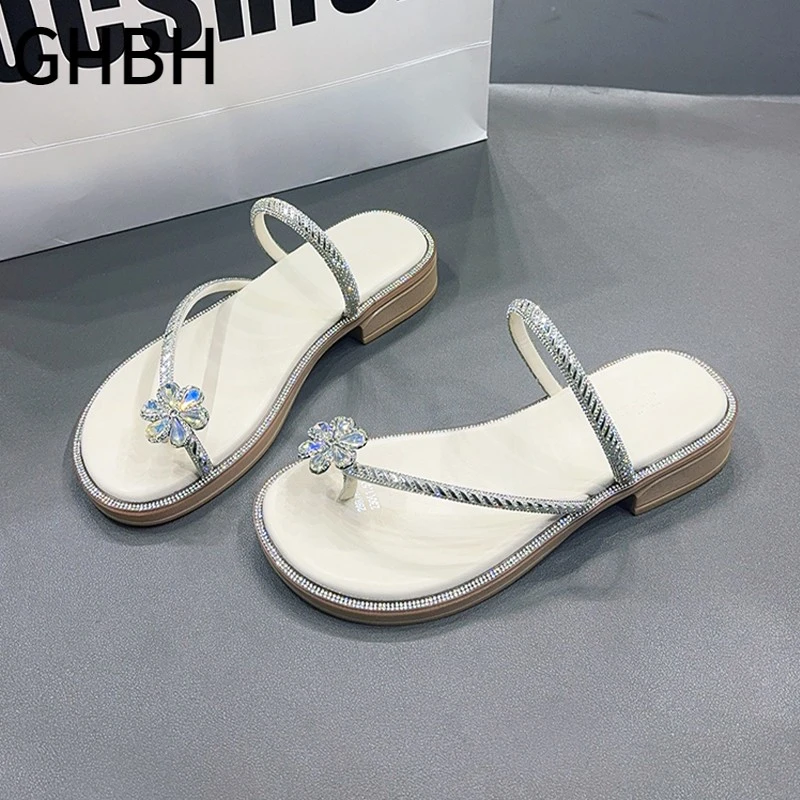 两穿鸽子蛋水钻套趾细带平底凉鞋女2025新款夏季底夹趾外穿凉拖鞋