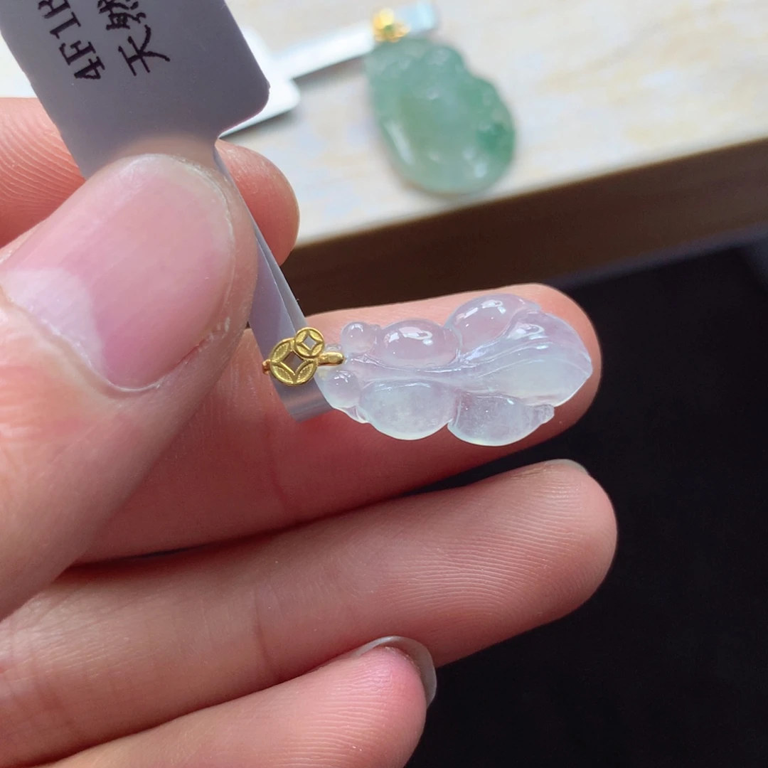 翡翠18K金镶嵌颈饰吊坠
