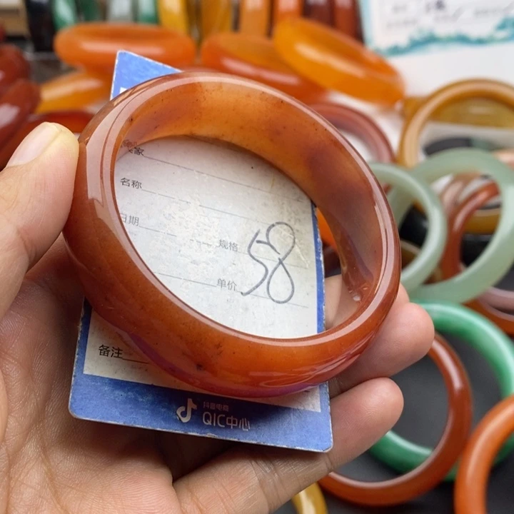 未镶嵌手镯石英质玉