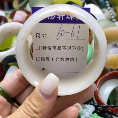 未镶嵌手镯石英质玉君*