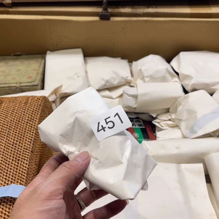 云***。中古物品默认微瑕退货拉黑