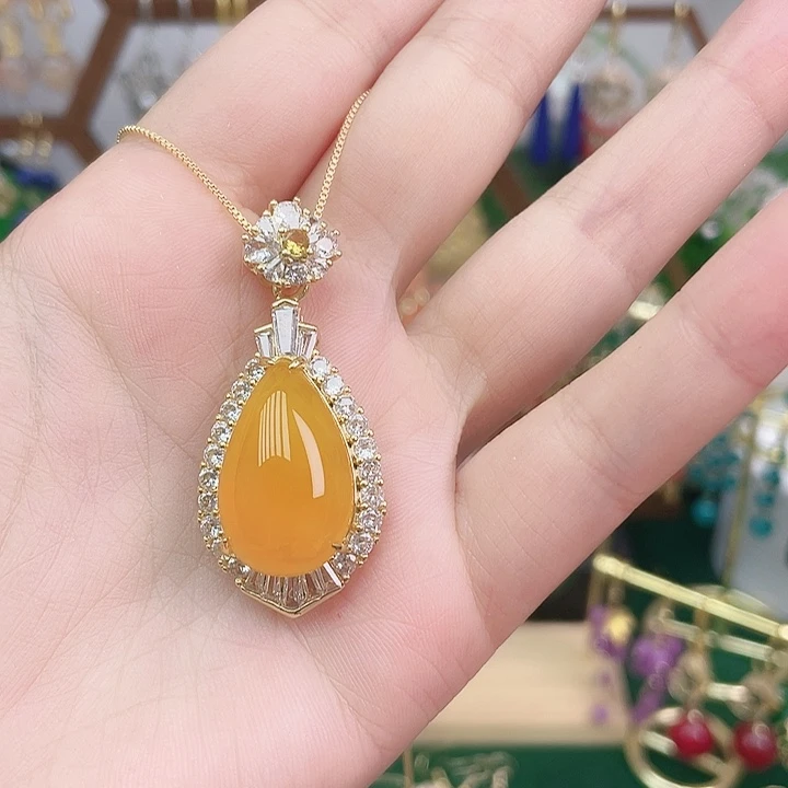 吴***华玛瑙/玉髓耳钉合金