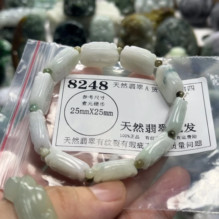 翡翠未镶嵌颈饰8248