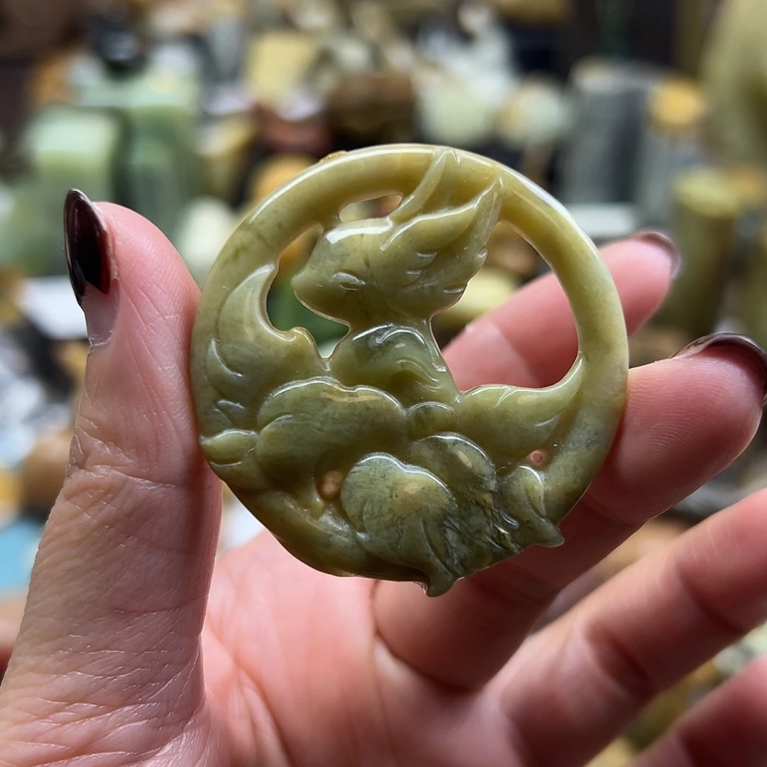 岫玉未镶嵌颈饰花玉狐狸