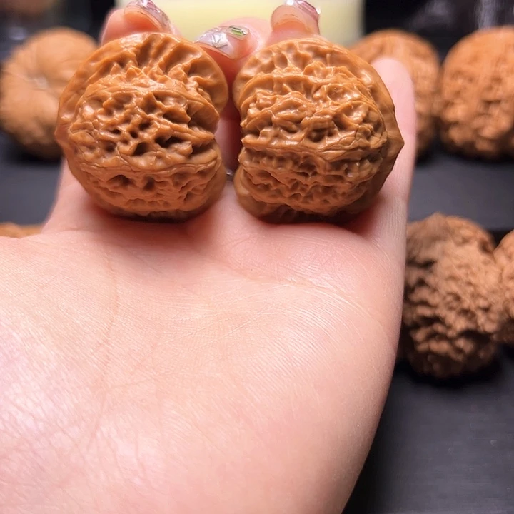 文玩核桃吊坠峰***途38宫灯