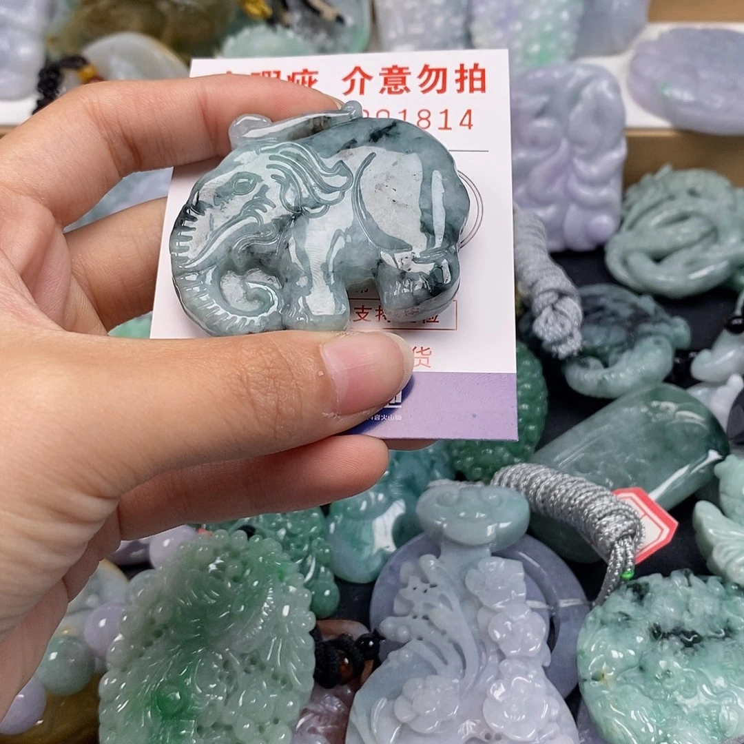 吊坠(不含链)未镶嵌翡翠