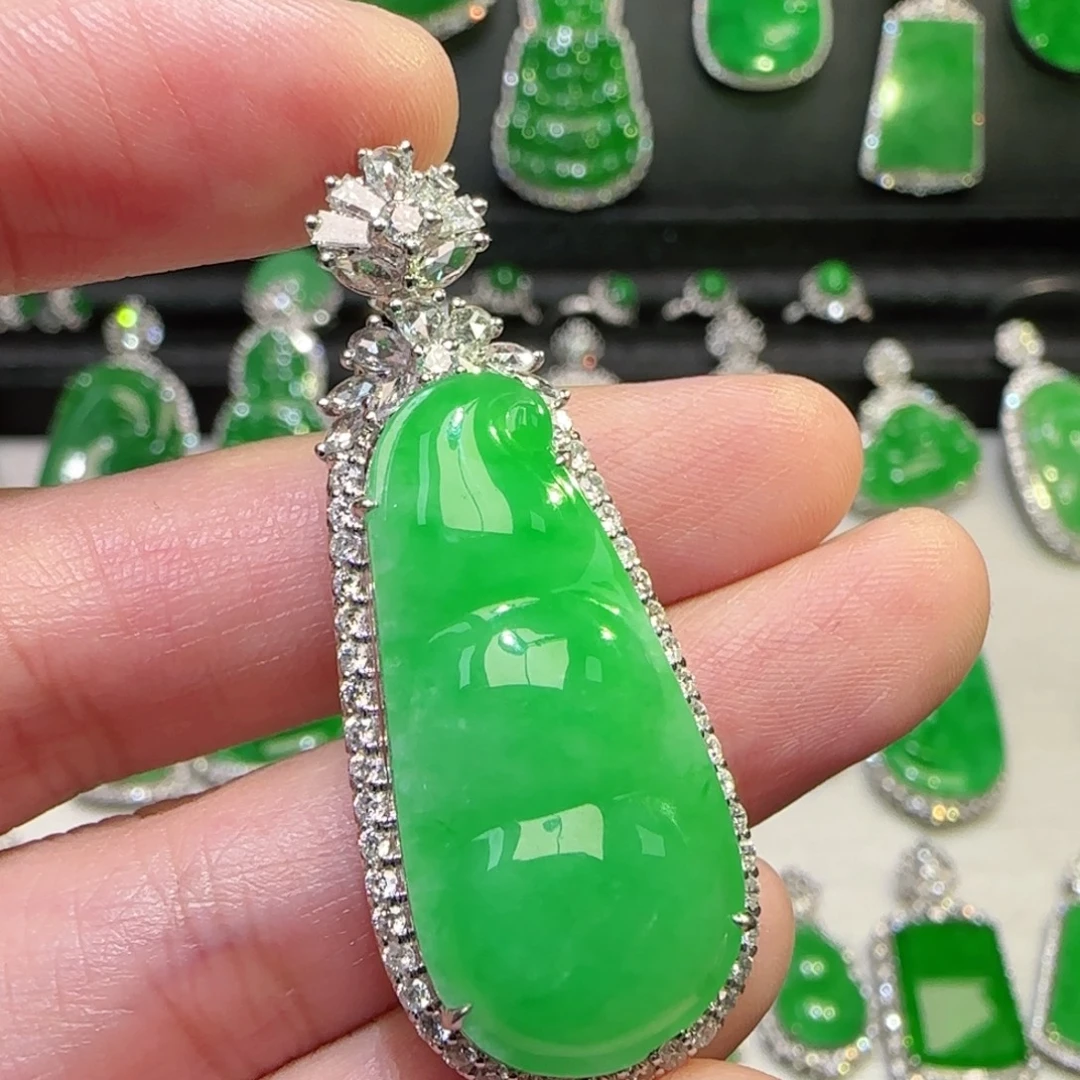 翡翠18K金镶嵌颈饰