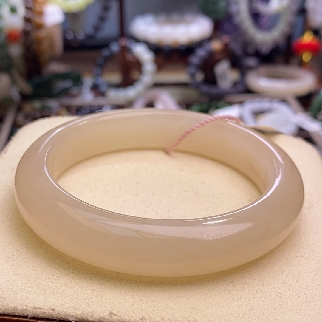 颈饰未镶嵌和田玉收藏级57浓藕粉脂膏级老矿料高冰红粉手镯