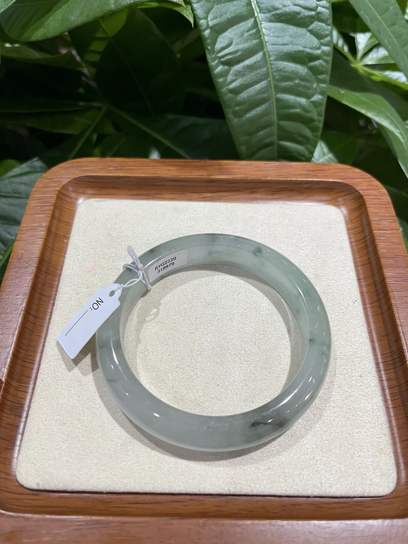 缅甸天然翡翠手镯