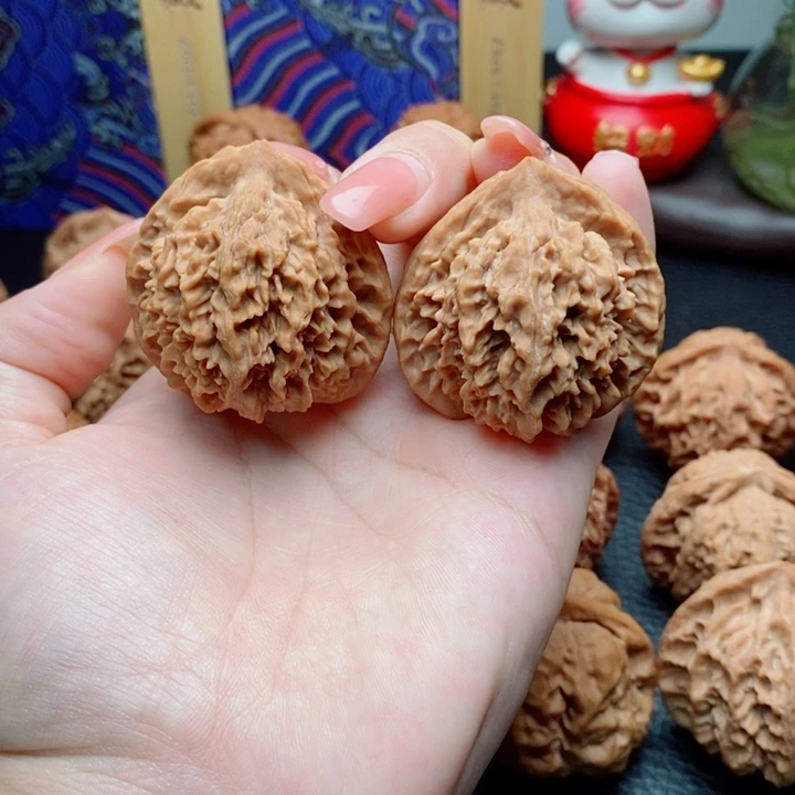 文玩核桃把件皇冠40