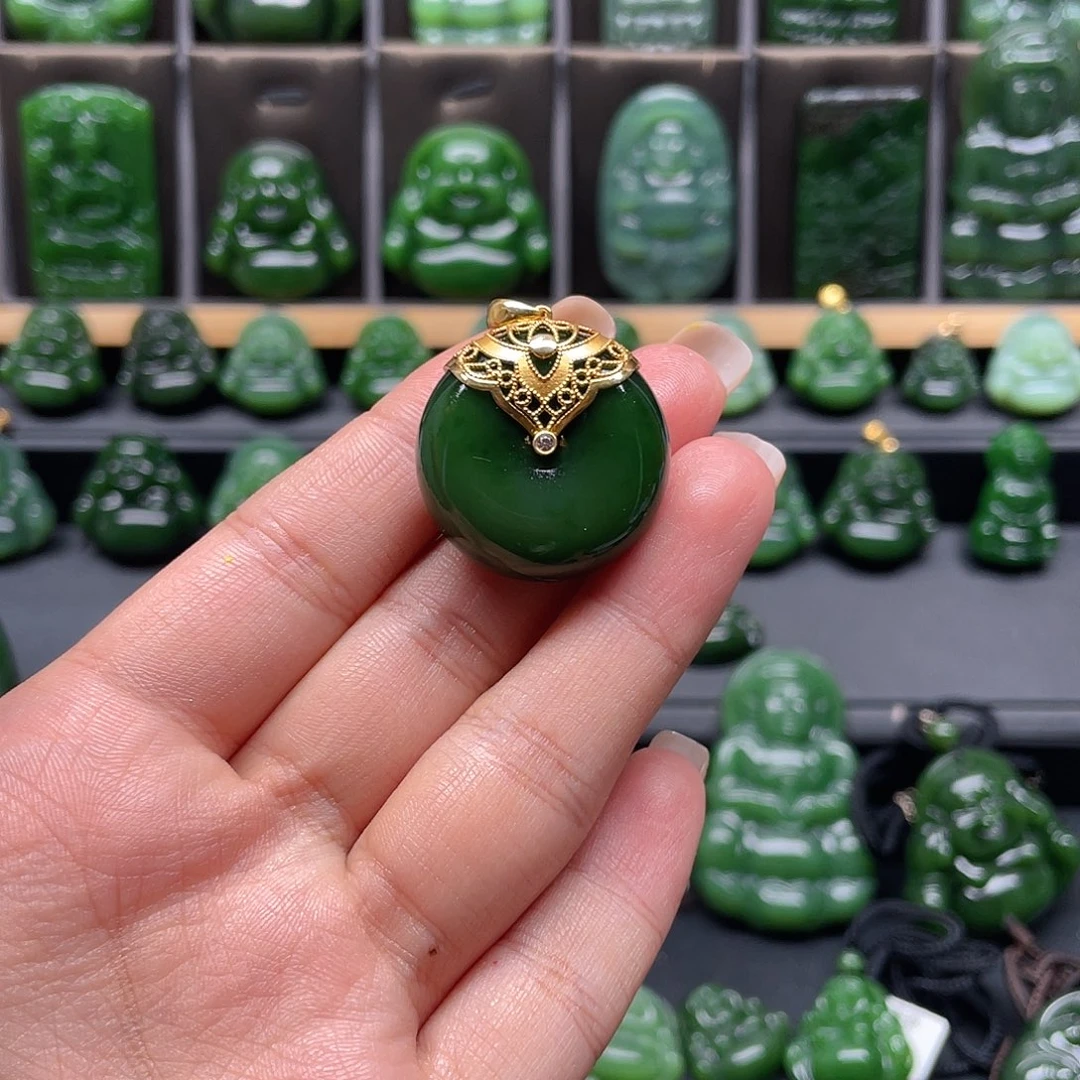 颈饰18K金镶嵌和田玉