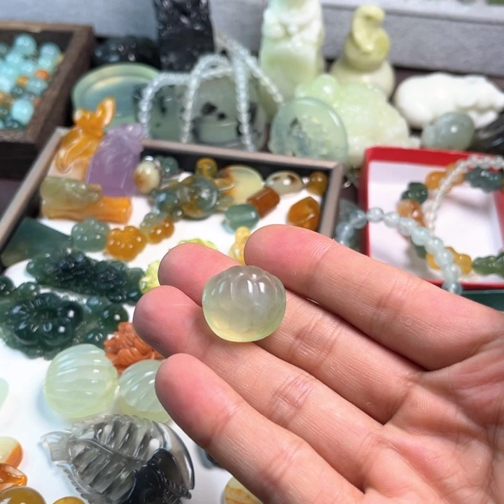 蛇纹石玉未镶嵌挂件