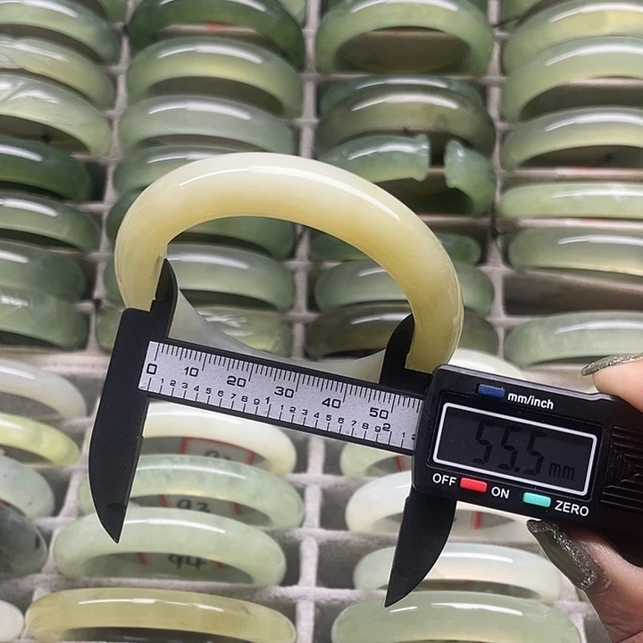 蛇纹石玉未镶嵌手镯96