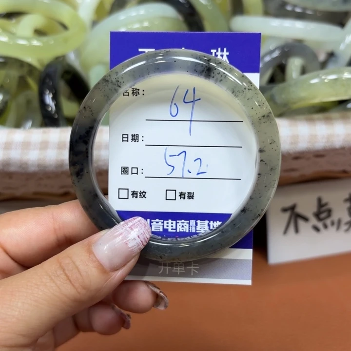 未镶嵌岫玉手镯天然