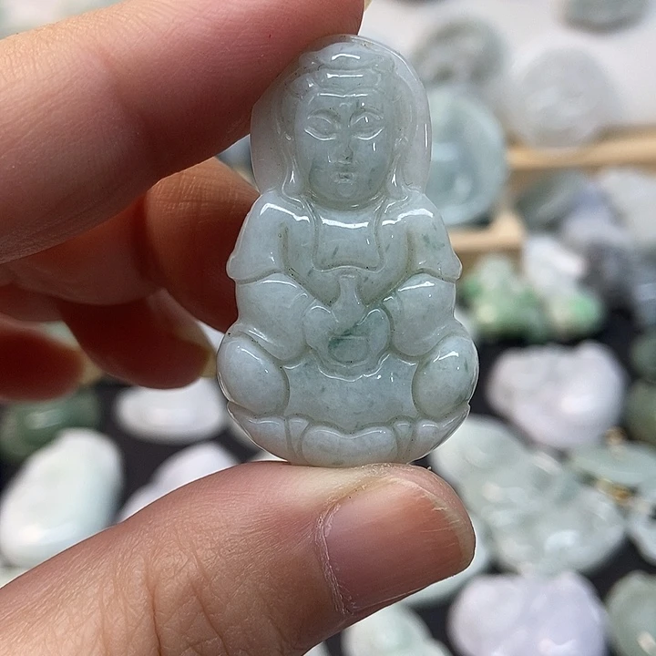 翡翠未镶嵌颈饰观音