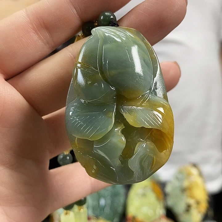 蛇纹石玉未镶嵌颈饰