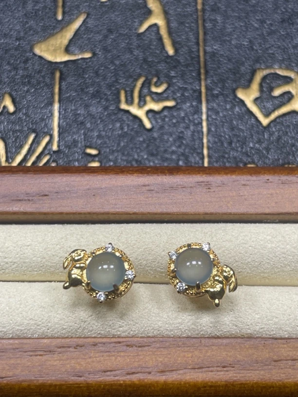 S925银镶嵌天然翡翠耳环