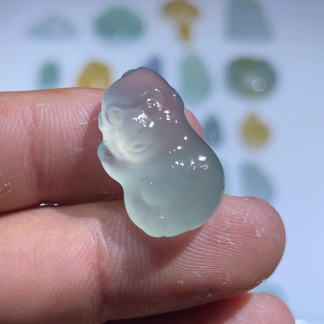 颈饰未镶嵌翡翠小猴子