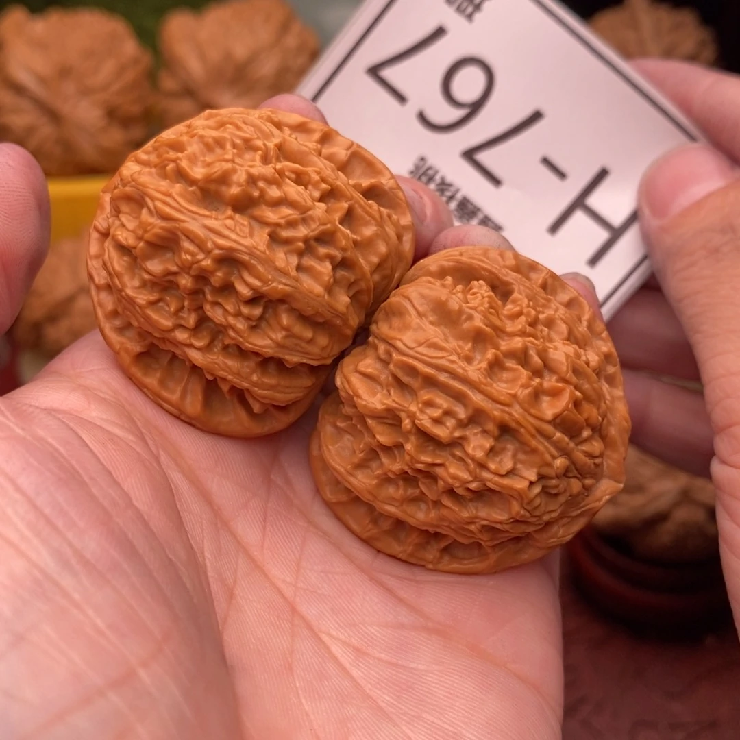 文玩核桃把件三角白39