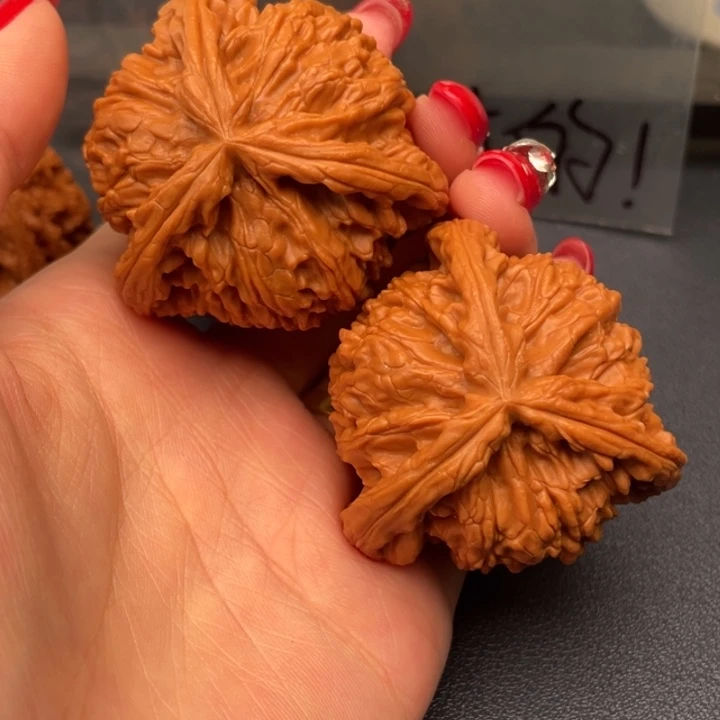 是***呀文玩核桃吊坠白狮子