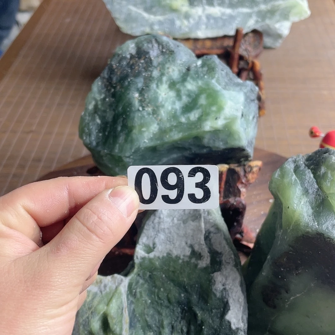 半***子蛇纹石玉未镶嵌珠宝奇石